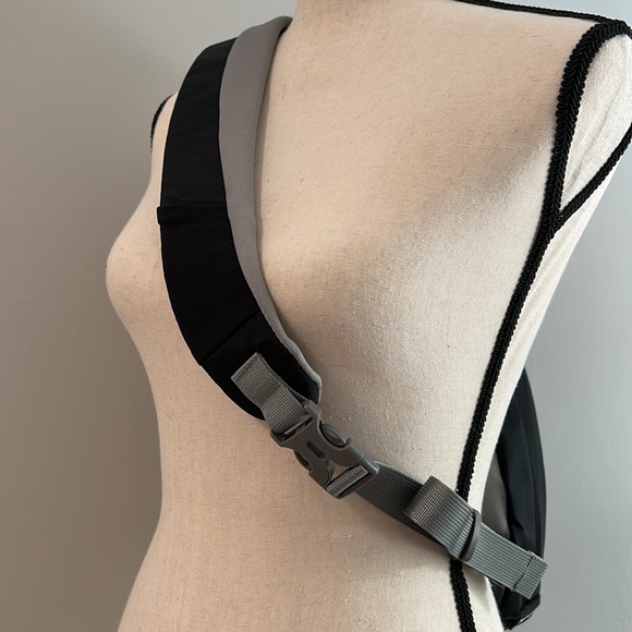 NWOT Tanluhu Sling Crossbody Bag in Black - Picture 5 of 8